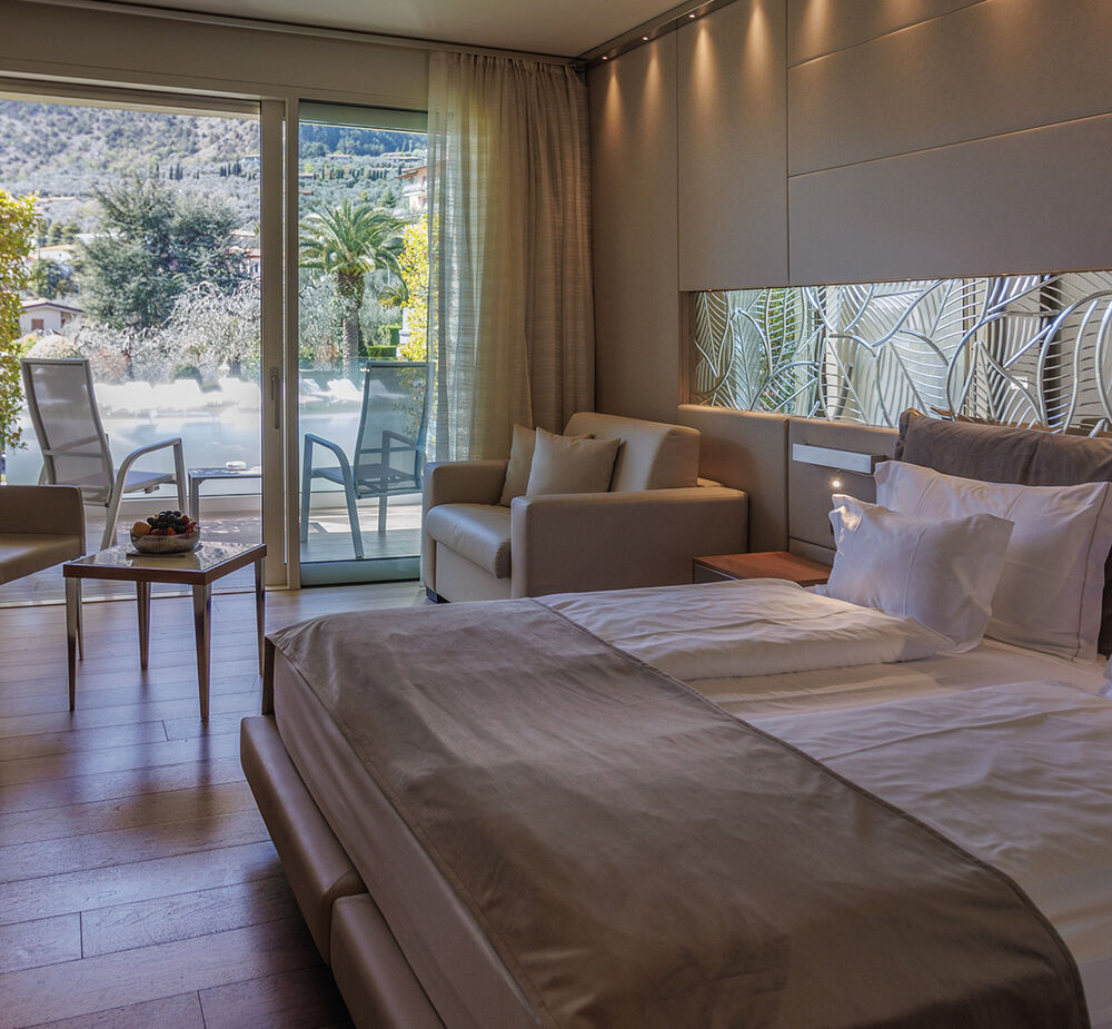 Prestige Double Bedroom with Garden View - Between refinement and comfort