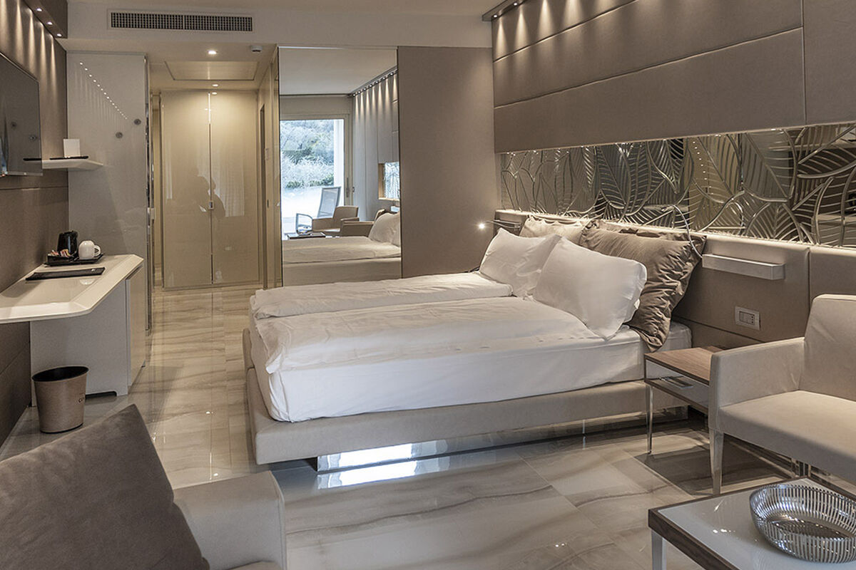 Junior Suite - Prestige Double Bedroom with Garden View