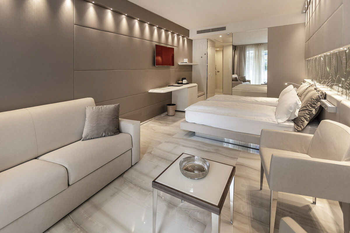 Junior Suite - Prestige Double Bedroom with Garden View