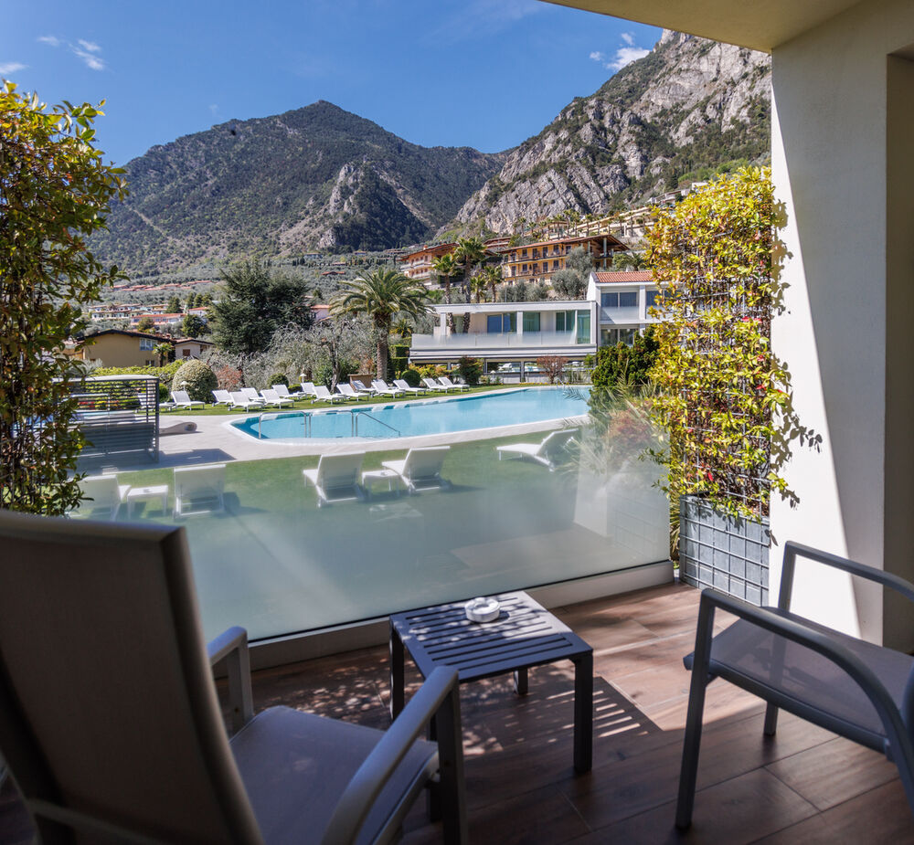 Prestige Double Bedroom with Garden View - Between refinement and comfort
